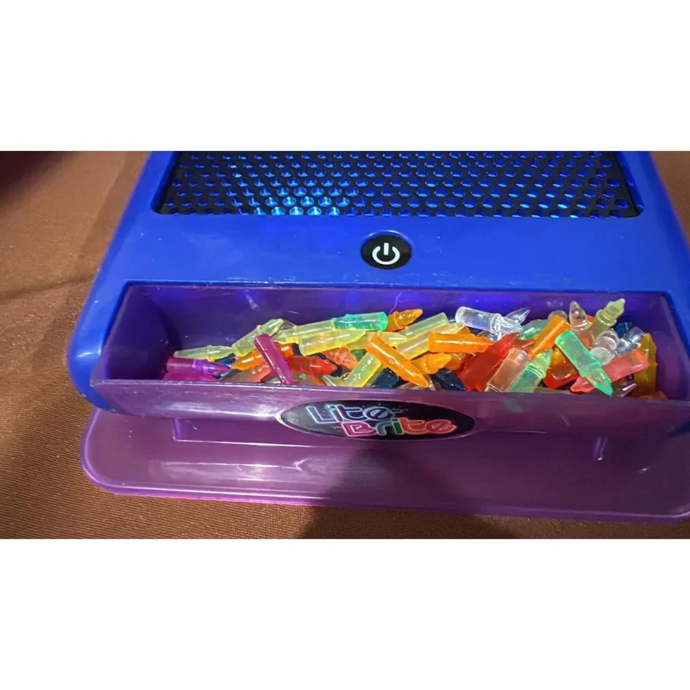 Lite-Brite LED Flat Screen Hasbro 2010 Battery Operated purple with Pegs